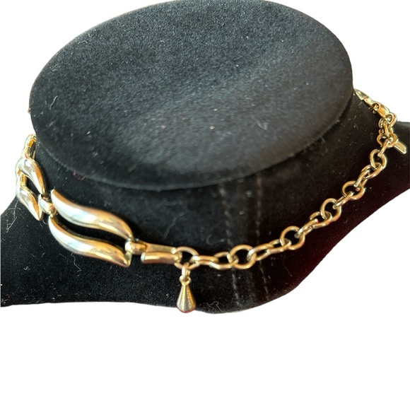 Monet silver tone link choker. Simple yet elegant. - Picture 4 of 4